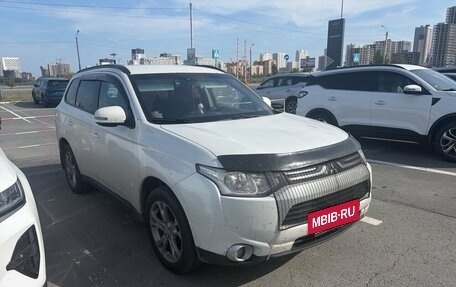 Mitsubishi Outlander III рестайлинг 3, 2013 год, 950 000 рублей, 2 фотография