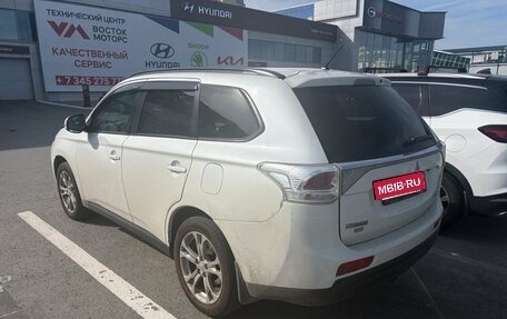Mitsubishi Outlander III рестайлинг 3, 2013 год, 950 000 рублей, 4 фотография