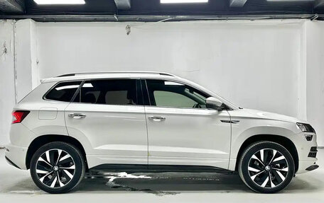Skoda Karoq I, 2022 год, 1 630 000 рублей, 4 фотография
