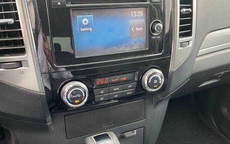 Mitsubishi Pajero IV, 2015 год, 2 474 000 рублей, 15 фотография