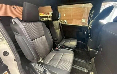 Toyota Voxy III, 2021 год, 1 680 007 рублей, 11 фотография