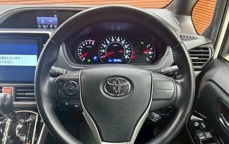 Toyota Voxy III, 2021 год, 1 680 007 рублей, 12 фотография