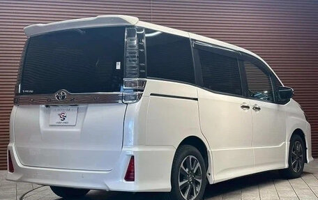 Toyota Voxy III, 2021 год, 1 680 007 рублей, 5 фотография