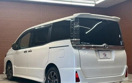 Toyota Voxy III, 2021 год, 1 680 007 рублей, 7 фотография