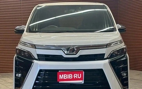 Toyota Voxy III, 2021 год, 1 680 007 рублей, 2 фотография