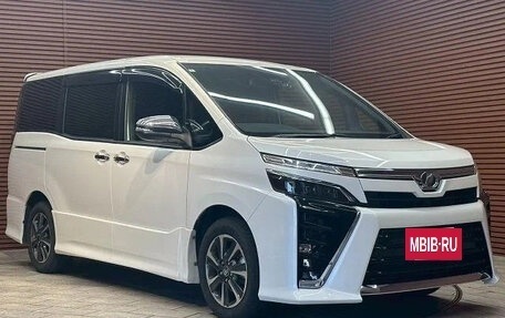 Toyota Voxy III, 2021 год, 1 680 007 рублей, 3 фотография