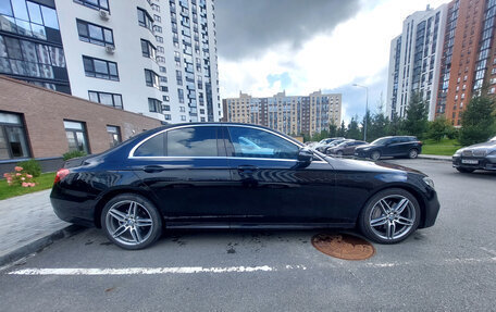 Mercedes-Benz E-Класс, 2019 год, 3 500 000 рублей, 4 фотография