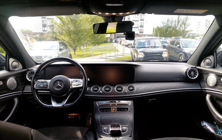 Mercedes-Benz E-Класс, 2019 год, 3 500 000 рублей, 15 фотография