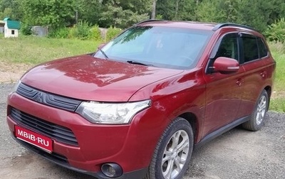 Mitsubishi Outlander III рестайлинг 3, 2013 год, 880 000 рублей, 1 фотография