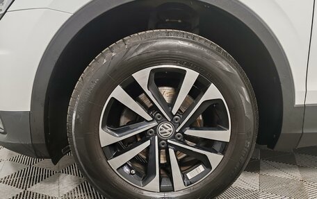 Volkswagen Tiguan II, 2020 год, 2 389 000 рублей, 18 фотография
