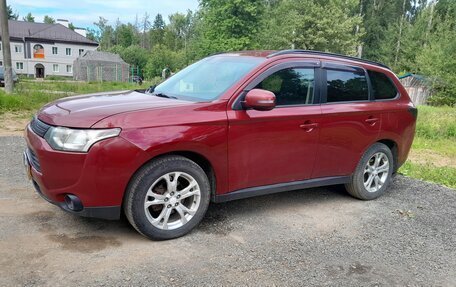 Mitsubishi Outlander III рестайлинг 3, 2013 год, 880 000 рублей, 3 фотография