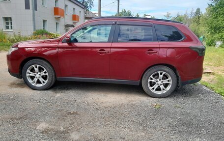 Mitsubishi Outlander III рестайлинг 3, 2013 год, 880 000 рублей, 5 фотография