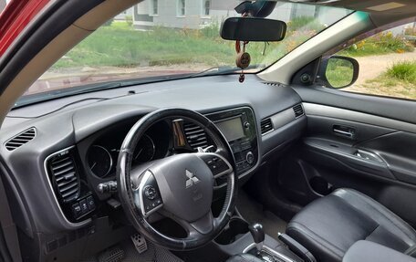Mitsubishi Outlander III рестайлинг 3, 2013 год, 880 000 рублей, 12 фотография