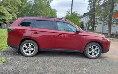 Mitsubishi Outlander III рестайлинг 3, 2013 год, 880 000 рублей, 7 фотография