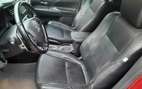 Mitsubishi Outlander III рестайлинг 3, 2013 год, 880 000 рублей, 13 фотография