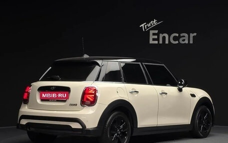 MINI Hatch, 2022 год, 1 633 000 рублей, 2 фотография