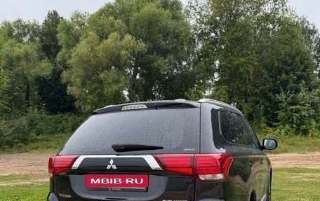 Mitsubishi Outlander III рестайлинг 3, 2016 год, 1 699 000 рублей, 3 фотография