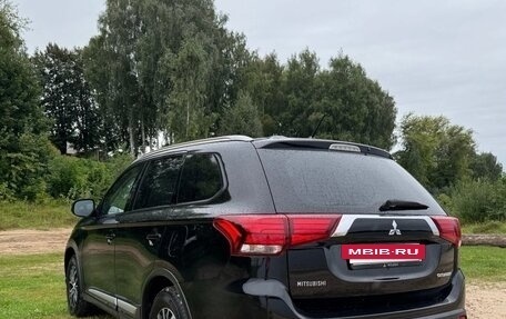 Mitsubishi Outlander III рестайлинг 3, 2016 год, 1 699 000 рублей, 2 фотография