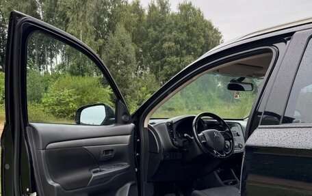 Mitsubishi Outlander III рестайлинг 3, 2016 год, 1 699 000 рублей, 5 фотография