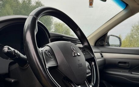 Mitsubishi Outlander III рестайлинг 3, 2016 год, 1 699 000 рублей, 9 фотография