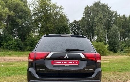 Mitsubishi Outlander III рестайлинг 3, 2016 год, 1 699 000 рублей, 4 фотография