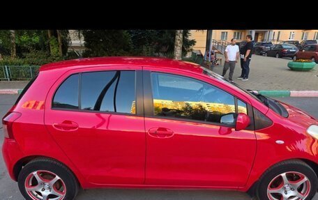 Toyota Yaris III рестайлинг, 2008 год, 480 000 рублей, 2 фотография