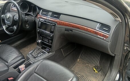 Skoda Superb III рестайлинг, 2012 год, 950 000 рублей, 2 фотография