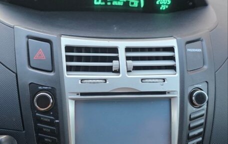 Toyota Yaris III рестайлинг, 2008 год, 480 000 рублей, 8 фотография