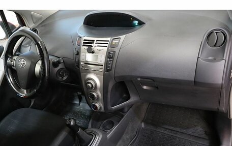 Toyota Yaris III рестайлинг, 2008 год, 779 000 рублей, 5 фотография
