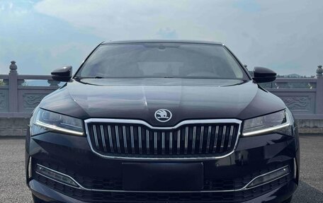 Skoda Superb III рестайлинг, 2023 год, 2 200 000 рублей, 2 фотография