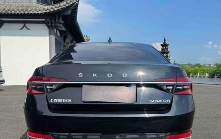 Skoda Superb III рестайлинг, 2023 год, 2 200 000 рублей, 5 фотография