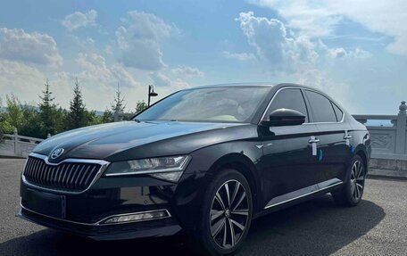 Skoda Superb III рестайлинг, 2023 год, 2 200 000 рублей, 3 фотография