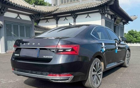Skoda Superb III рестайлинг, 2023 год, 2 200 000 рублей, 6 фотография