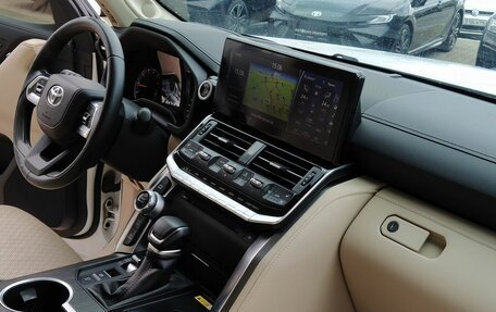 Toyota Land Cruiser, 2021 год, 9 000 000 рублей, 19 фотография