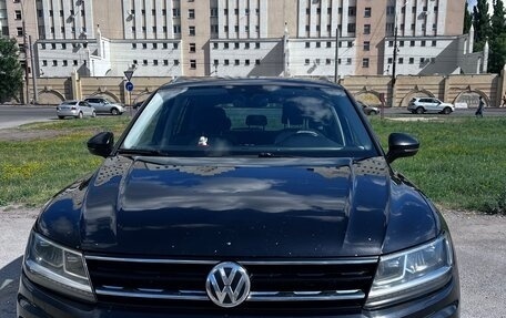 Volkswagen Tiguan II, 2017 год, 2 000 000 рублей, 2 фотография