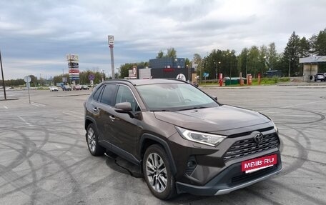Toyota RAV4, 2020 год, 3 300 000 рублей, 3 фотография