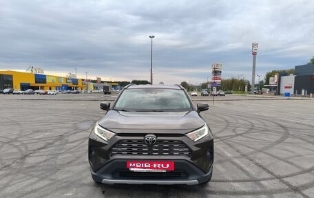 Toyota RAV4, 2020 год, 3 300 000 рублей, 2 фотография