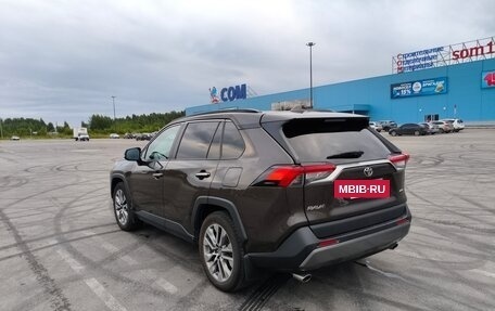 Toyota RAV4, 2020 год, 3 300 000 рублей, 10 фотография