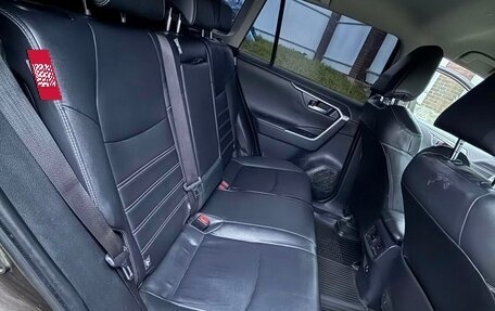 Toyota RAV4, 2020 год, 3 300 000 рублей, 21 фотография