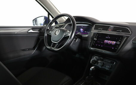 Volkswagen Tiguan II, 2018 год, 2 129 990 рублей, 12 фотография