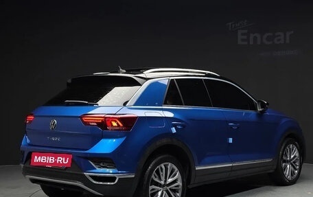 Volkswagen T-Roc I, 2022 год, 2 153 000 рублей, 2 фотография