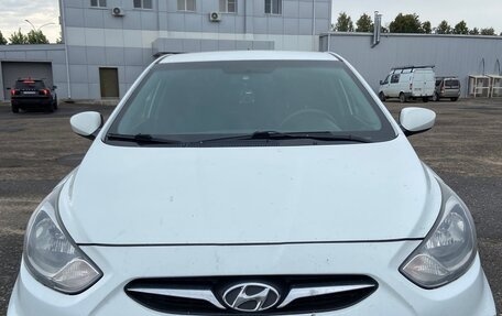 Hyundai Solaris II рестайлинг, 2013 год, 750 000 рублей, 1 фотография
