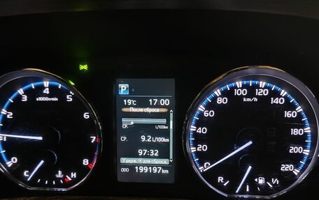 Toyota RAV4, 2017 год, 1 900 000 рублей, 9 фотография