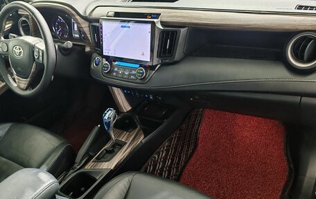 Toyota RAV4, 2017 год, 1 900 000 рублей, 16 фотография