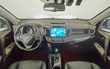 Toyota RAV4, 2017 год, 1 900 000 рублей, 10 фотография
