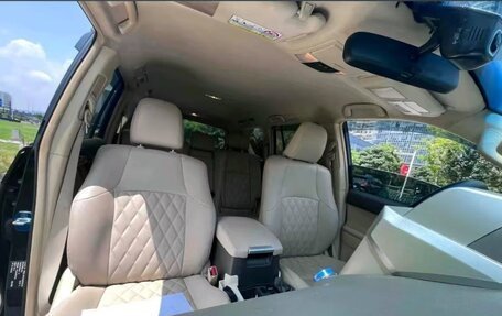 Toyota Land Cruiser Prado 150 рестайлинг 2, 2015 год, 3 350 000 рублей, 6 фотография