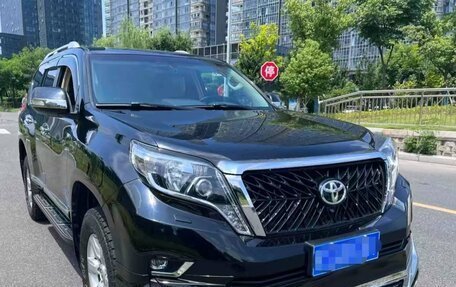 Toyota Land Cruiser Prado 150 рестайлинг 2, 2015 год, 3 350 000 рублей, 3 фотография