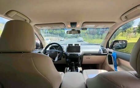 Toyota Land Cruiser Prado 150 рестайлинг 2, 2015 год, 3 350 000 рублей, 5 фотография