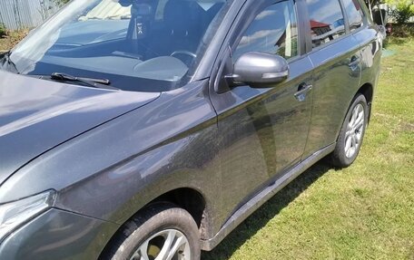 Mitsubishi Outlander III рестайлинг 3, 2013 год, 1 599 000 рублей, 3 фотография