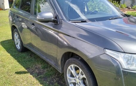 Mitsubishi Outlander III рестайлинг 3, 2013 год, 1 599 000 рублей, 4 фотография